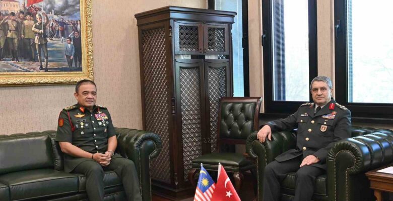 Kara Kuvvetleri Komutanı Orgeneral Bayraktaroğlu, Malezyalı mevkidaşını ağırladı